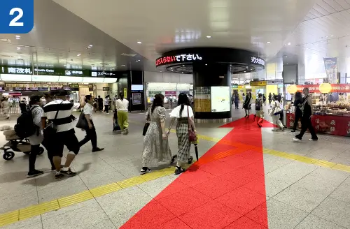 ❷ JR大宮駅南改札を正面に右手側の西口を目指します。